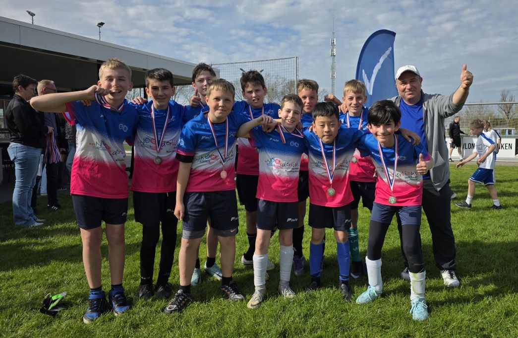 2e prijs schoolvoetbaltoernooi 7 8 h1626