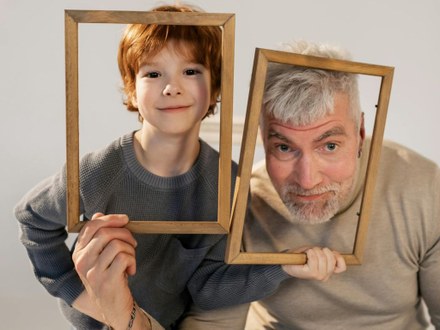 Leerlingen groep 8 brengen jong en oud samen met vrolijke voorstelling in Almenum