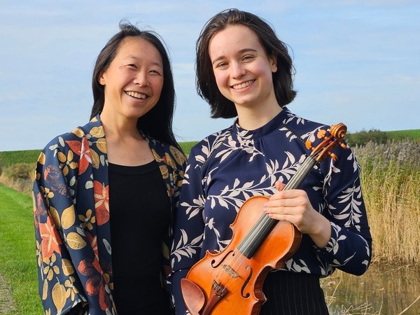 Martine Velthuis en Kanako Inoue op viool en piano
