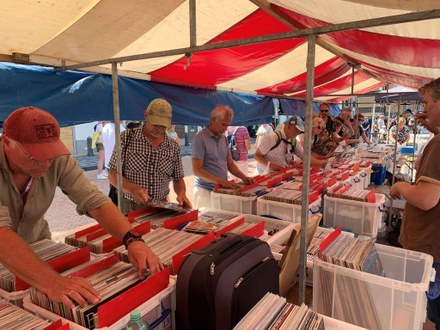 Platen- en CD markt op Havenplein