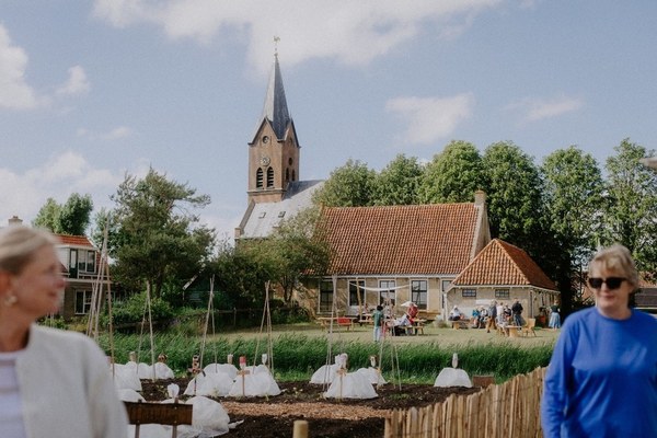 Tuinfeest in Wijnaldum