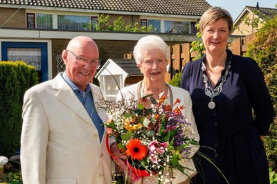 Diamanten jubileum voor Anne Hoogeveen en Reinie Jellema: 60 jaar getrouwd
