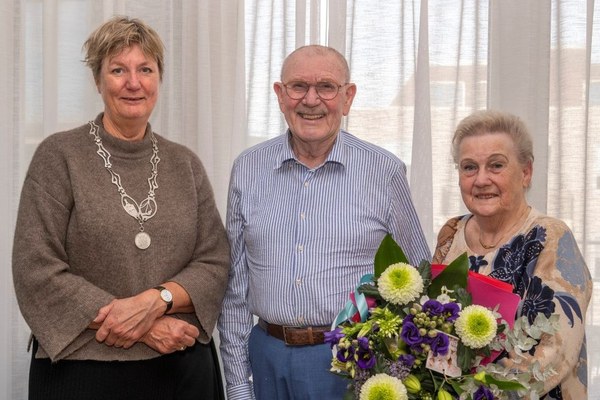 Hans en Greta Drost vieren diamanten huwelijk