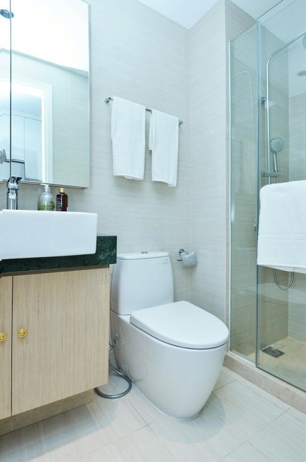 4 redenen waarom je geen ontstoppingsveer moet gebruiken bij het ontstoppen van uw toilet