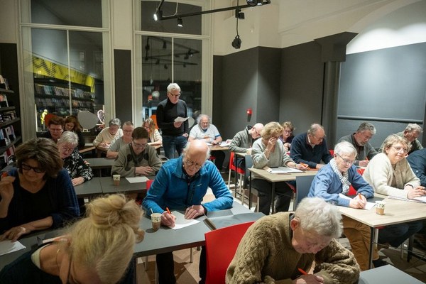 Carola Schaafsma wint Harlinger Diktee in de Bibliotheek