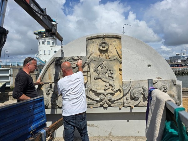 Fronton van Harlinger Admiraliteit krijgt zichtbare plek terug
