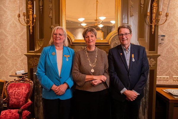 Afscheid van vertrekkende raads- en commissieleden met koninklijk tintje