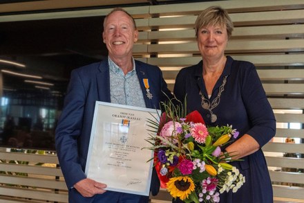 Arjen Mintjes krijgt onderscheiding bij afscheid Maritieme Academie