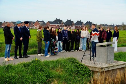 Basisschoolleerlingen herdenken de bevrijding van Harlingen