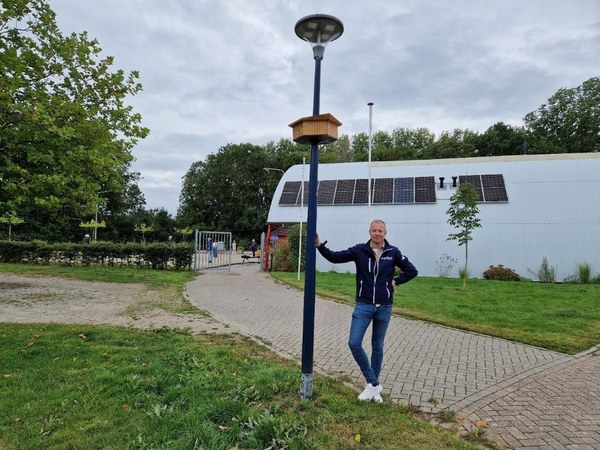 Bijenhotel Harlingen geplaatst dankzij actie Van Campen & Dijkstra