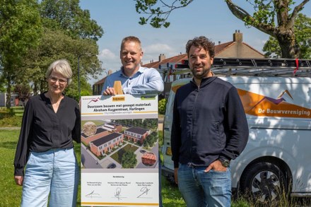 Circulaire en duurzame woningbouw Abraham Kuyperstraat van start met ondertekening overeenkomst