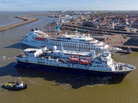 Cruiseseizoen in Harlingen feestelijk van start met dubbele zeecruisecall
