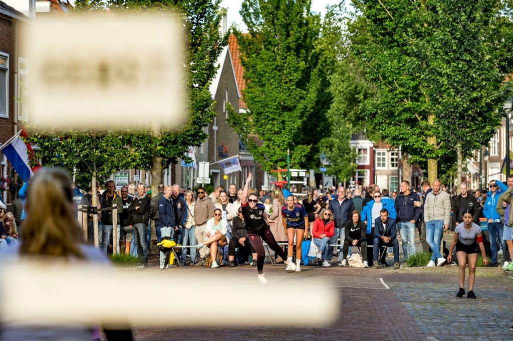 Dames en Heren 60+ in actie op de woensdag van het Lanenkaatsen