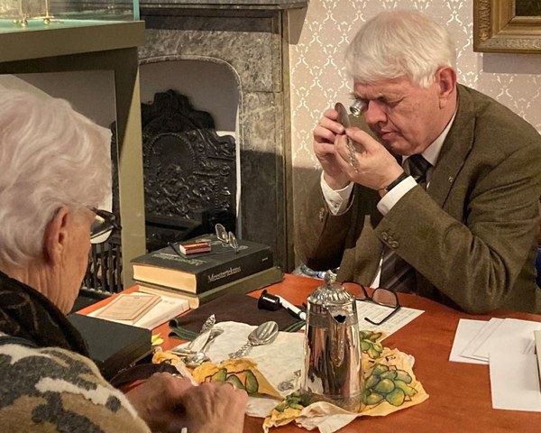Wachtrijen en museale vondsten bij zilverkeuring