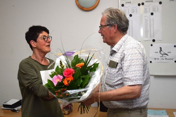 Elly Broekhuizen en Sjouke van der Boom vluchtwinnaars in PV De Postduif