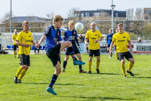 Fc Harlingen domineert, Makkinga figureert