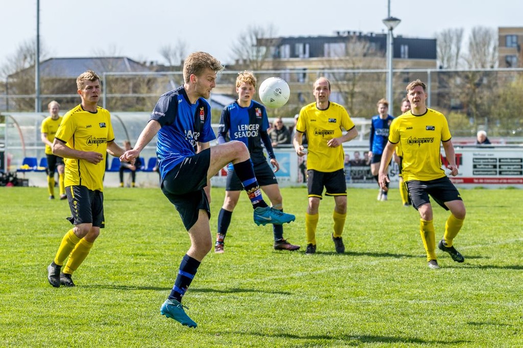 Fc Harlingen domineert, Makkinga figureert