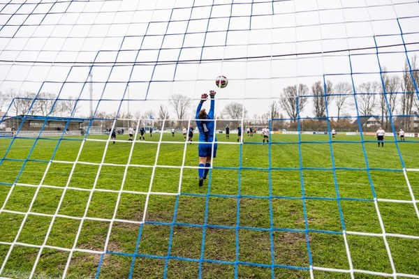 fc Harlingen VR1 wint doelpuntrijk spektakel tegen Dronrijp/Foarút