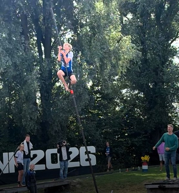 Friso Hobma pakt zilver op NK Fierljeppen
