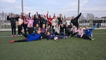 Grote opkomst bij meiden-mee-train-dag fc Harlingen