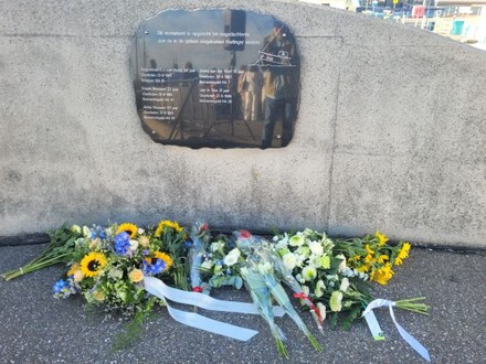 Harlingen herdenkt omgekomen vissers bij gedenksteen