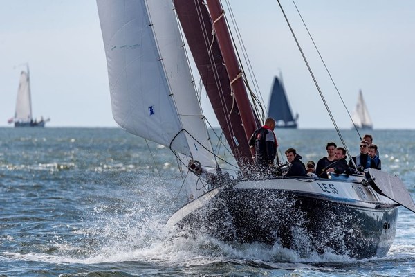 Harlingen-Terschelling Zeilrace met rustig weer