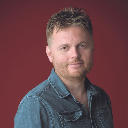 Harlinger dichter Sytse Jansma wint Poëziedebuutprijs 2025