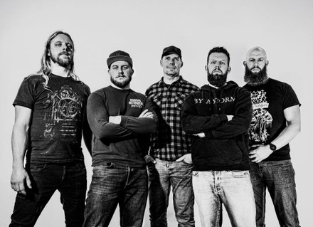 Harlinger metalband Boneripper maakt eigen bier voor het goede doel