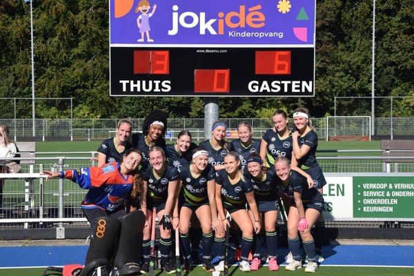 HMHC-Dames 1 wint overtuigend in Emmeloord