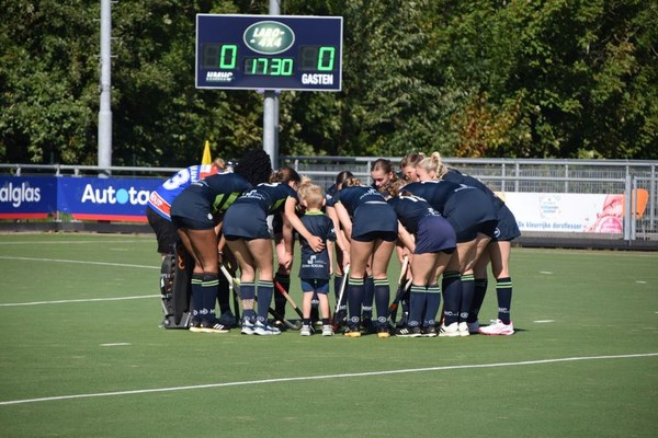 HMHC Dames 1 wint overtuigende thuiswedstrijd