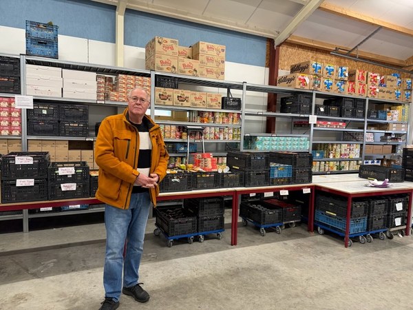 HOOP bezoekt Voedselbank De Helpende Hand