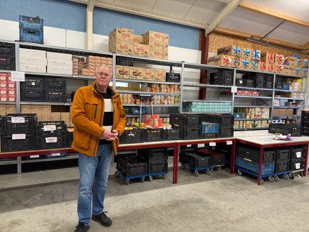 HOOP bezoekt Voedselbank De Helpende Hand