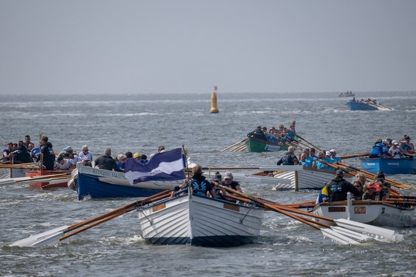 HT Roeirace: bikkelharde strijd over de Waddenzee