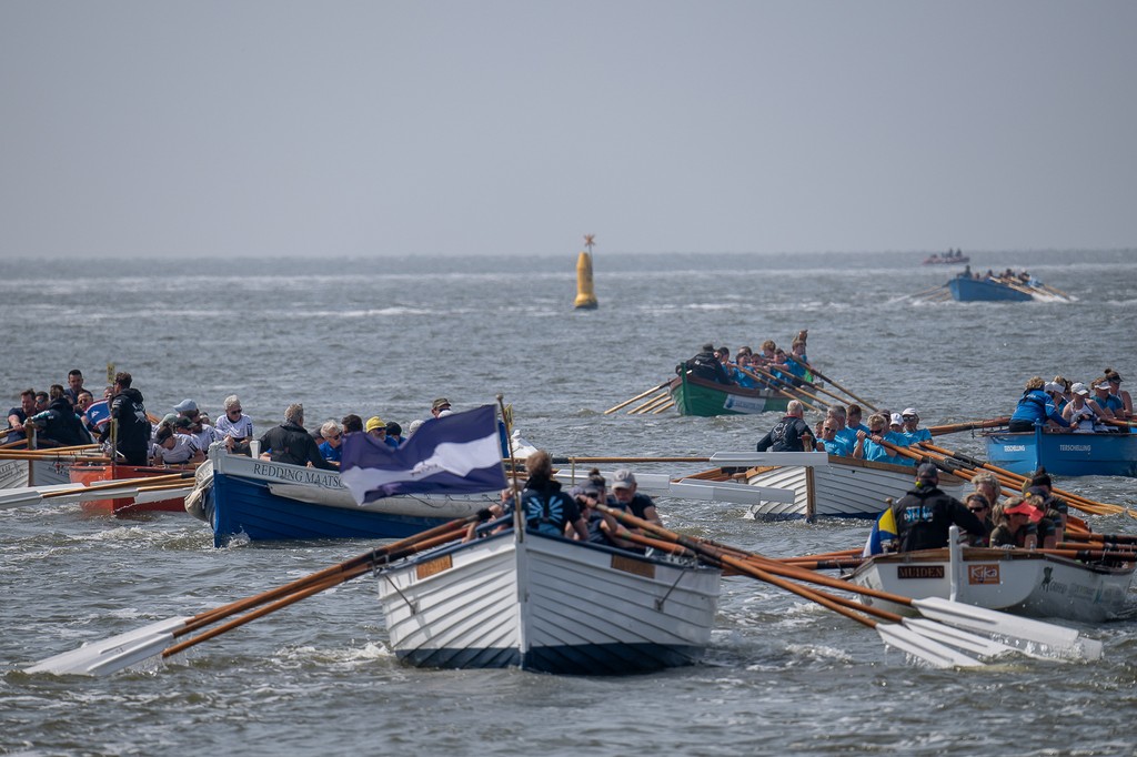 HT Roeirace: bikkelharde strijd over de Waddenzee
