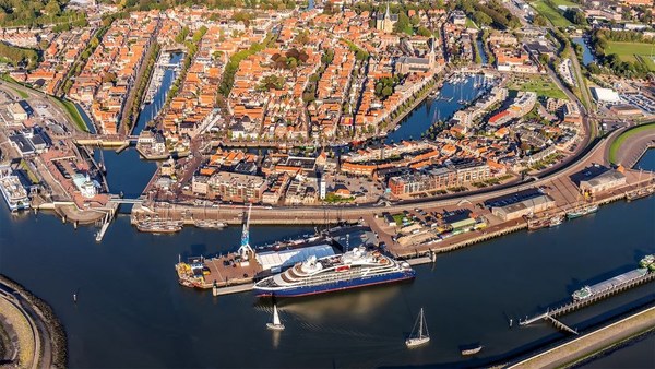 HT-Roeirace en cruiseschip CLIO zetten Harlingen in nautische spotlights