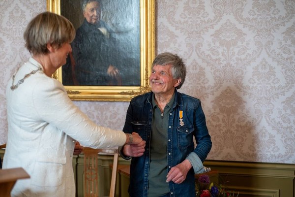Lintjesregen 2026: Koninklijke onderscheiding voor Jacob Roorda