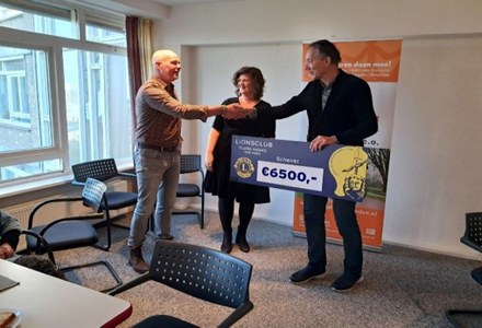 Lionsclub “Tsjerk Hiddes” doneert € 6.500 aan Stichting Leergeld