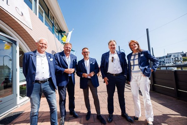 Lokale Waddenbestuurders kiezen voor plasticvrij textiel van lokale bodem