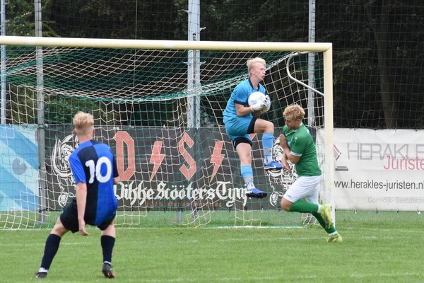 Met negen man houdt fc Harlingen stand in Tijnje