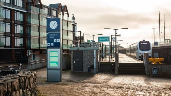 Nieuw informatiepunt van Arriva op station Harlingen Haven