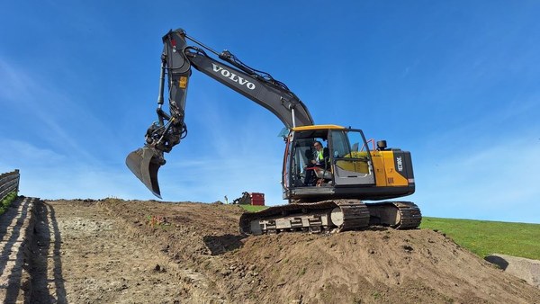 Nieuwe dijktrap bij camping De Zeehoeve