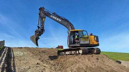 Nieuwe dijktrap bij camping De Zeehoeve