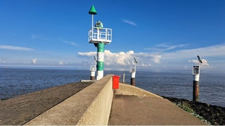 Presentatie boekje ´Gedachten aan zee´, een bloemlezing van post uit de Rode Brievenbus