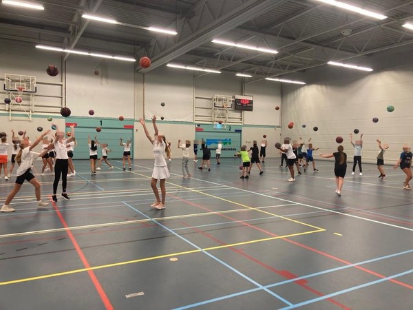 Samen sterk van start: brugklassers en ouders bij RSG Simon Vestdijk