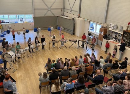 Sfeervolle mini-uitvoering jeugd Hosanna