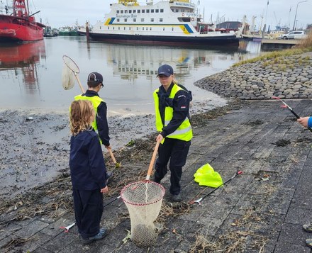 Skjin Wetter van start in gemeente Harlingen: vrijwilligers in actie voor schoon water