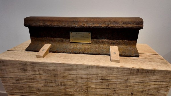 Spoor van verdriet: Neuengamme en de Harlingers die er eindigden