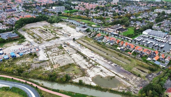 Start van de grote schoonmaak op Spaansen-terrein in Harlingen