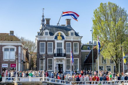 Traditionele koraalmuziek en aubade luiden Koningsdag feestelijk in