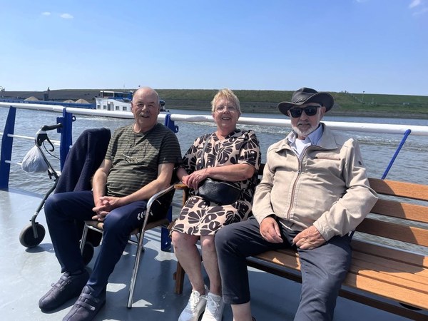 Trouwe huurders van de Bouwvereniging met rondvaart in het zonnetje